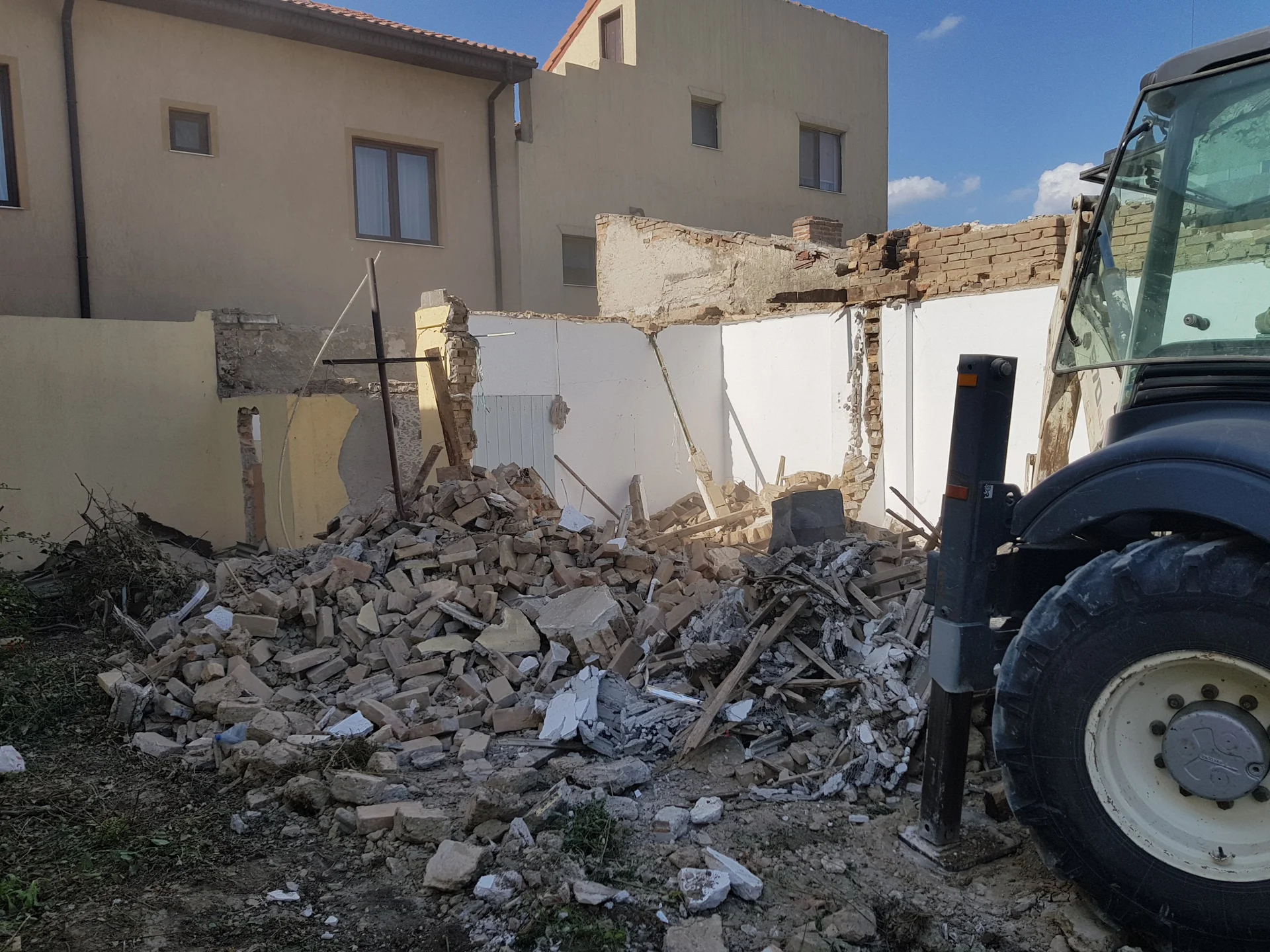 Demolarea — Orice Vis Începe Cu O Dărâmare - foto 1
