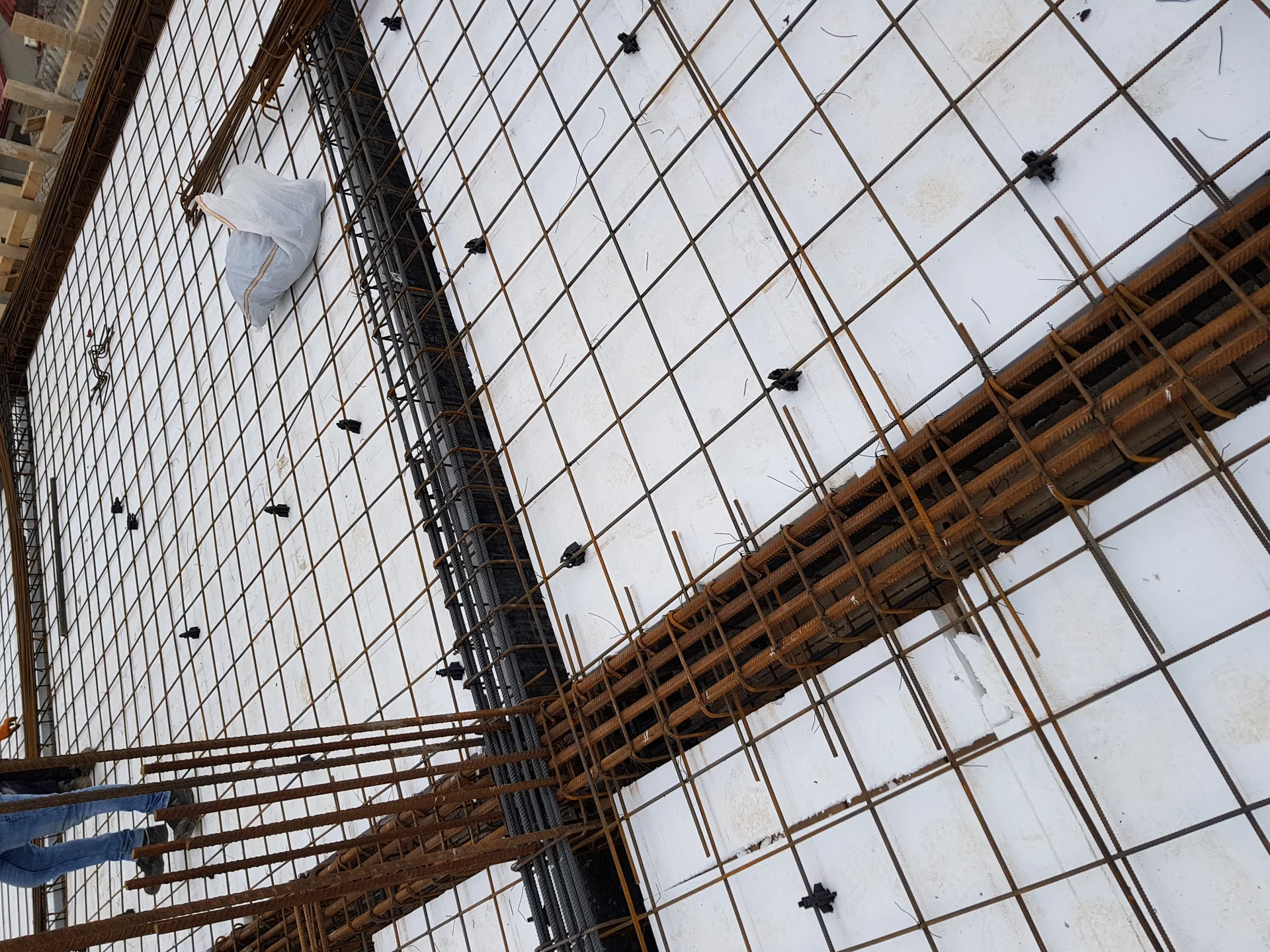 La Roșu — Stâlpi, Plăci și Structura - foto 3